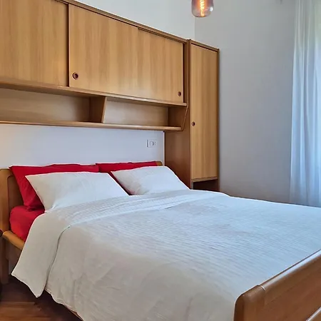 Nyaraló Roza By Interhome